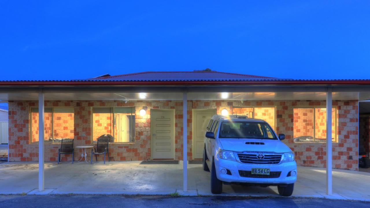 Golfers Inn Тентерфилд Экстерьер фото