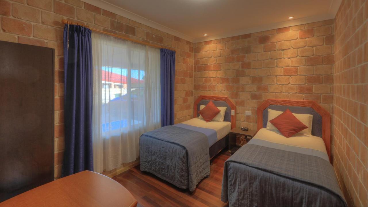 Golfers Inn Тентерфилд Экстерьер фото