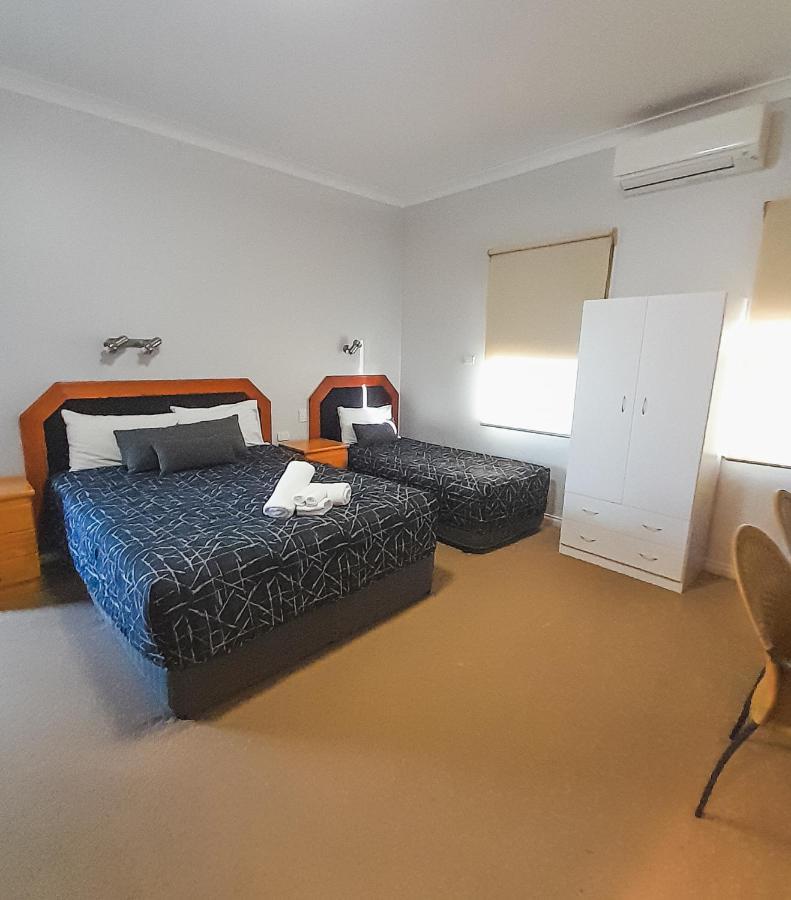 Golfers Inn Тентерфилд Экстерьер фото