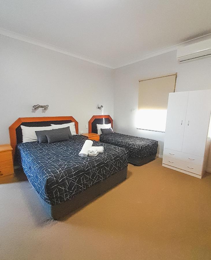 Golfers Inn Тентерфилд Экстерьер фото