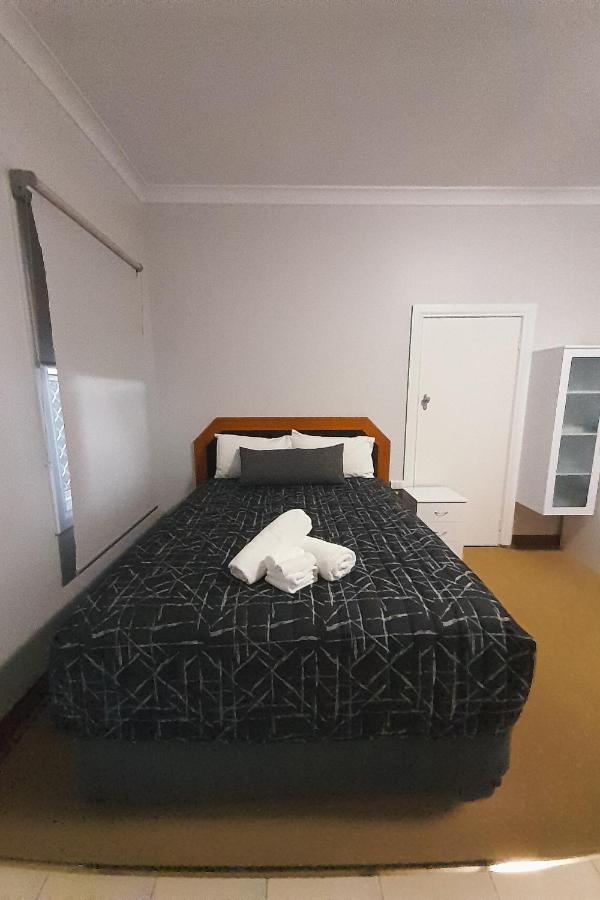 Golfers Inn Тентерфилд Экстерьер фото