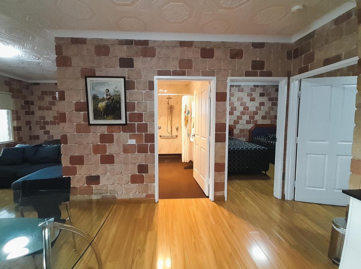 Golfers Inn Тентерфилд Экстерьер фото